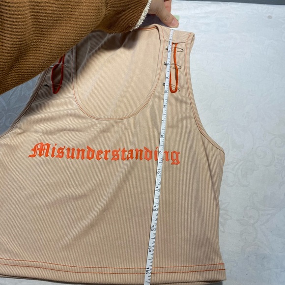 Misunderstanding Graphic Tee Tank Top Crop Safety Pin Pins Quirky Medium Women’s - Picture 5 of 7